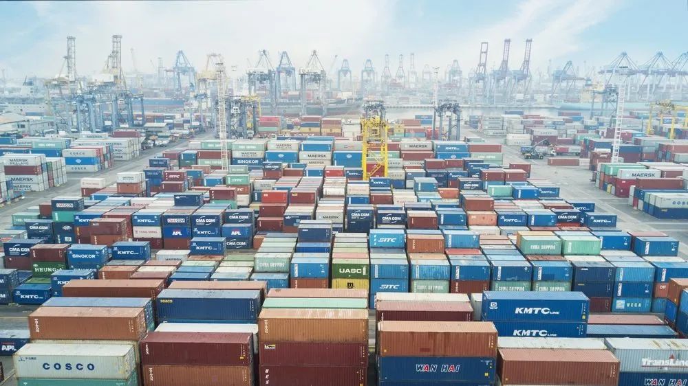 进口限制导致港口拥堵，4000类商品、2.6万个集装箱滞留