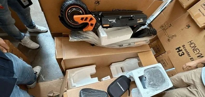 严查中国货物!33个货柜被扣!货值3亿...(图2) 4-25031Q4435K63.jpg